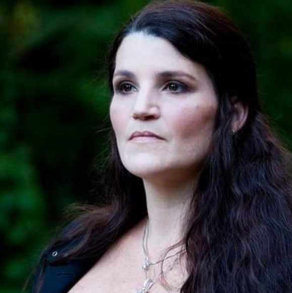 Meet your Posher, Karen - Picture 2 of 7